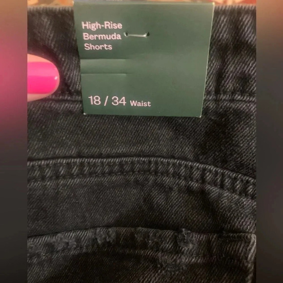 NWT-Plus Size Wild Fable Black Denim Distressed Shorts. Size 18/34 waist. - Picture 4 of 11